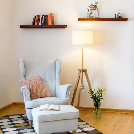 阿克伯格霍夫18号公寓 *